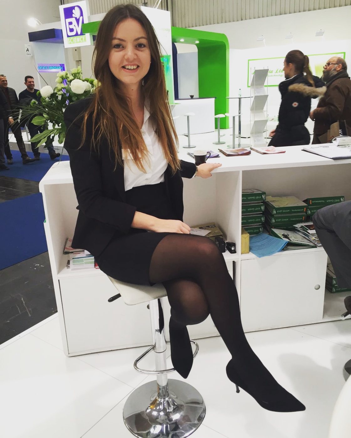 Diana Pereira Piechoczek meeting customers at an international trade fair